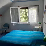 Le Petit Chemin Bed & Breakfast