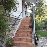 Bed & Breakfast Le Petit Chemin Bougival